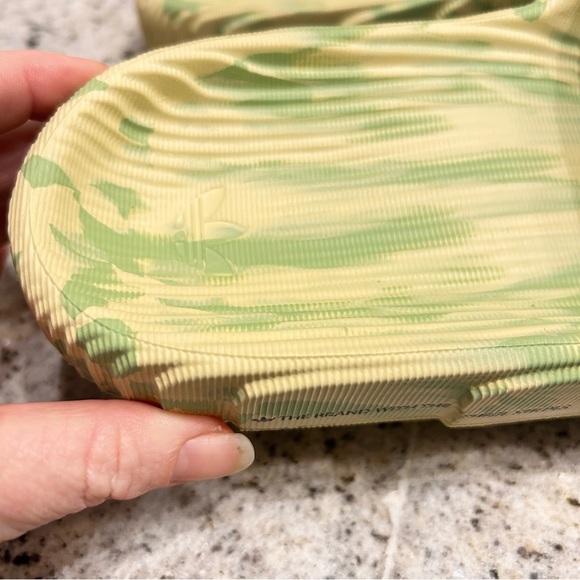 Adidas Adilette 22 “Magic Lime Desert Sand” Men’s Size 7 Slides no box main image 4